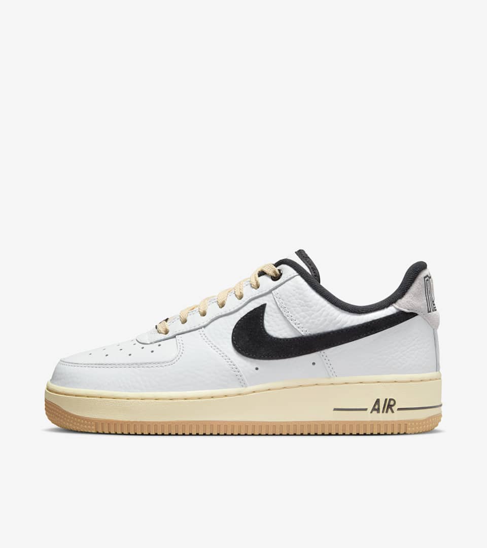Air Force 1 '07 'Black and Summit White' voor dames (DR0148-101) —  releasedatum. Nike SNKRS BE