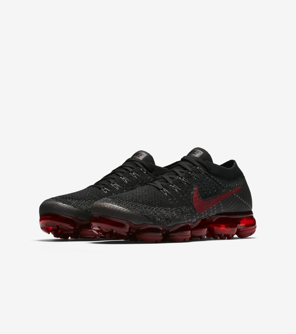 nike vapormax women's black and red