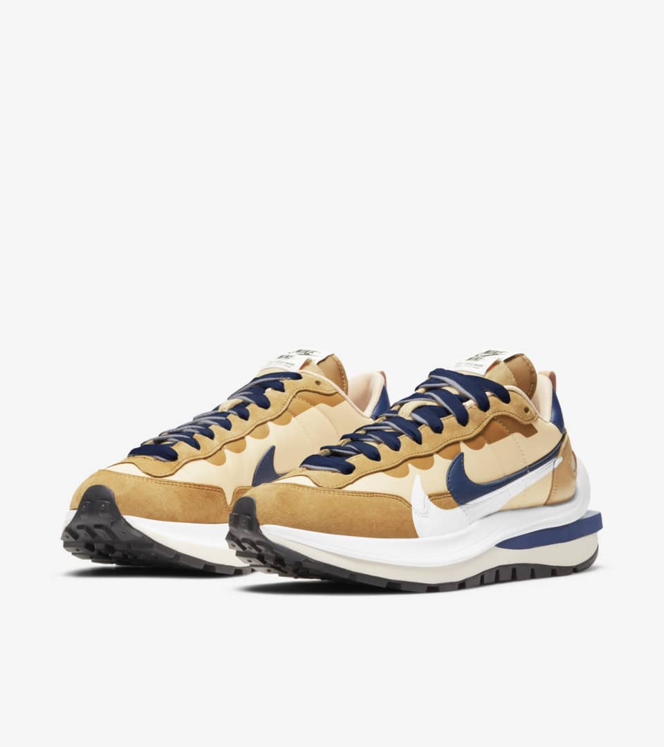 Nike waffle best sale sacai release