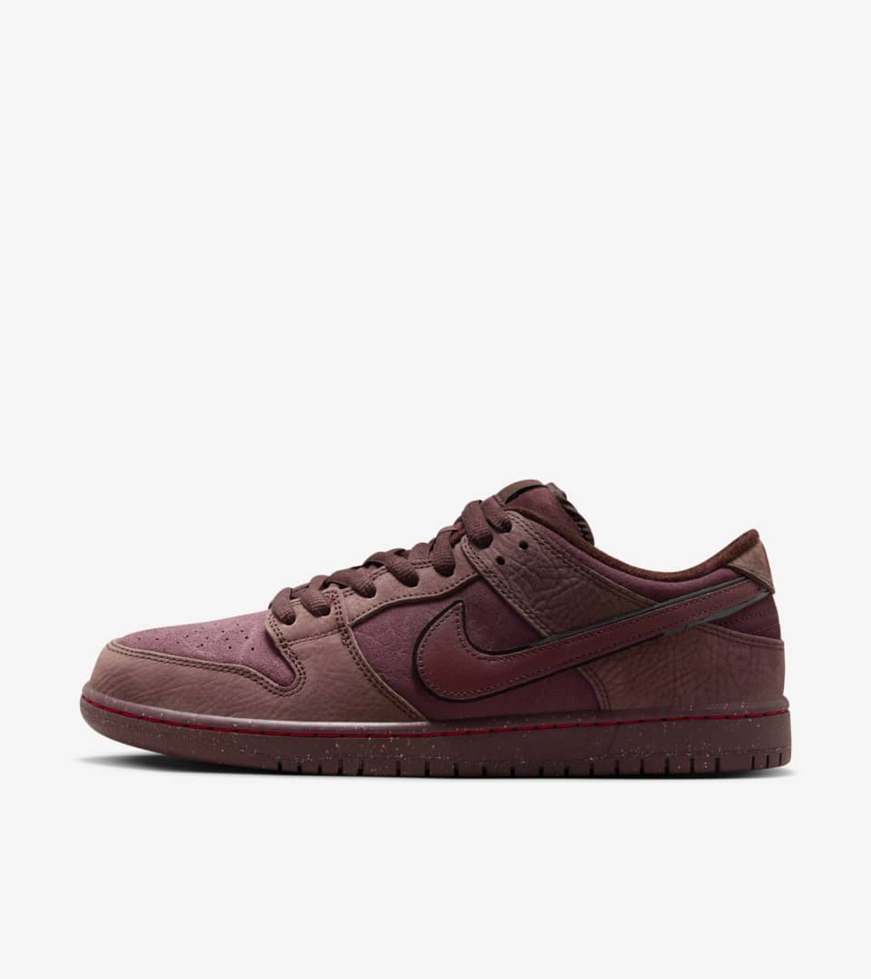 Burgundy nike sales skate shoes