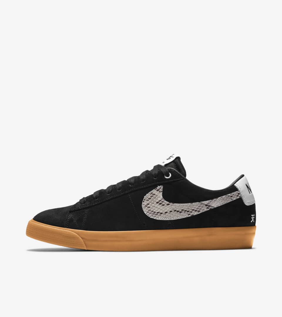 nike low blazer black