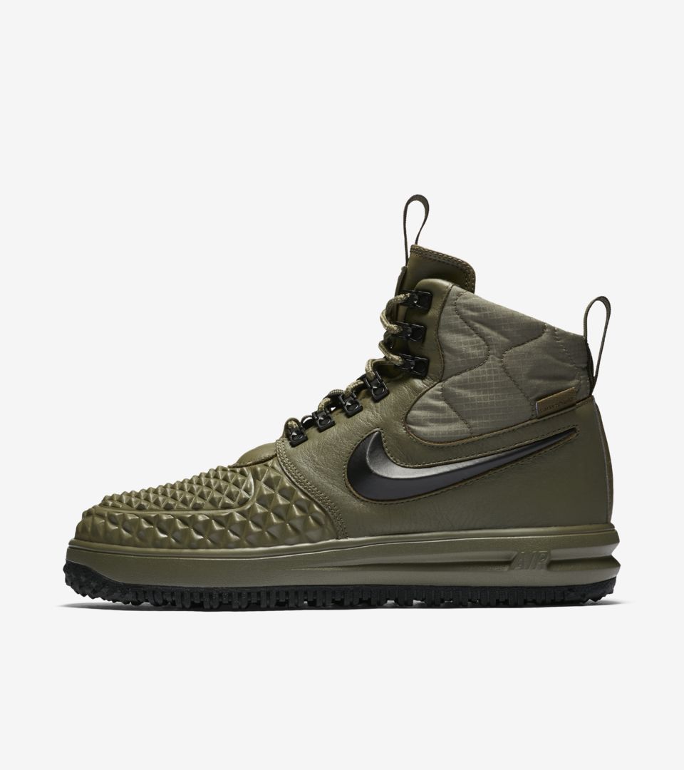 grey nike duck boots