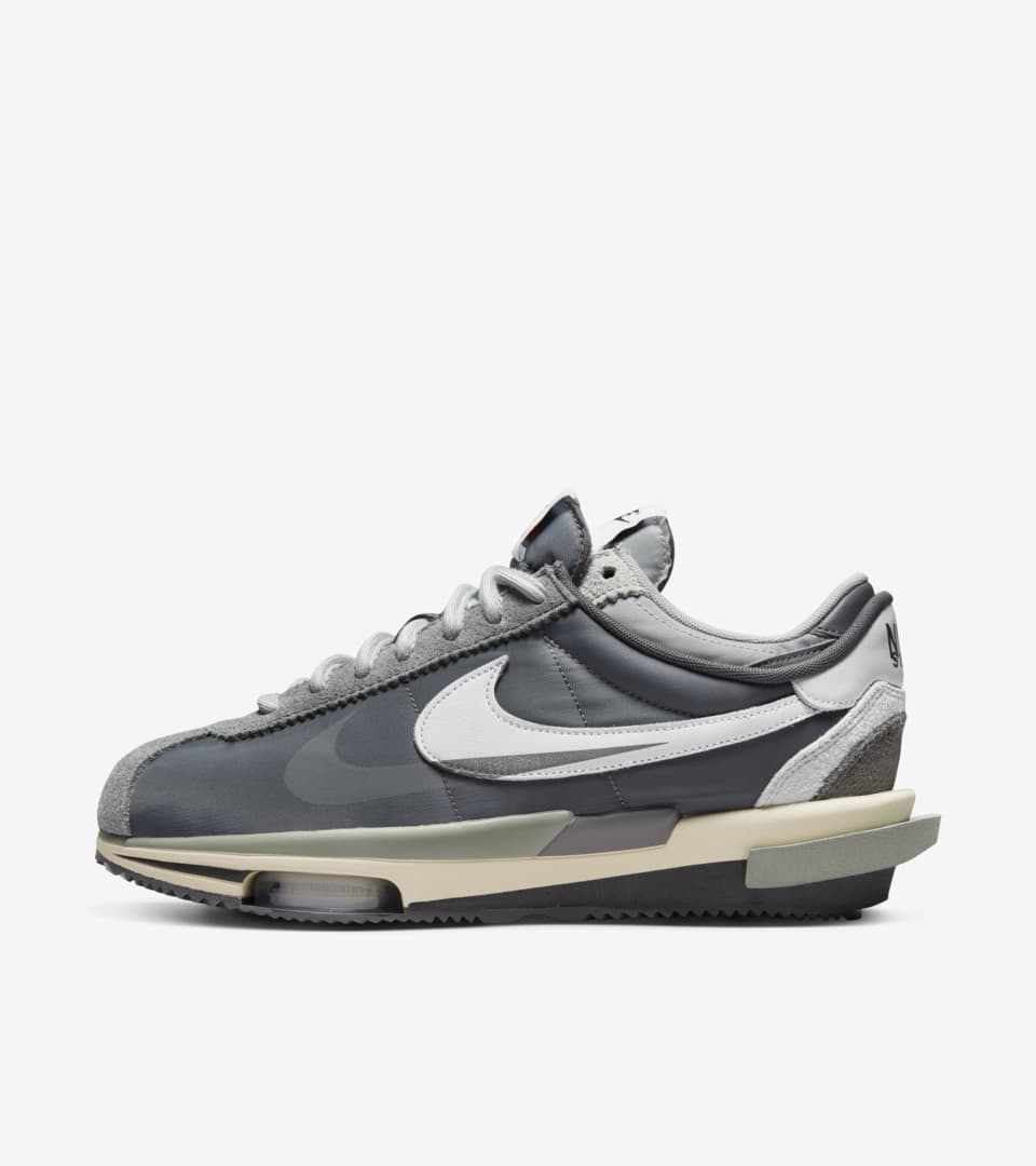 【NIKE公式】ズーム コルテッツ x sacai 'Iron Grey' (DQ0581-001 / NIKE CORTEZ SP)