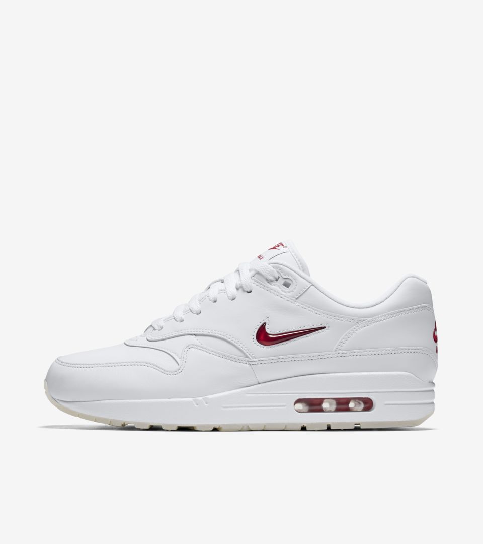Air Max 1 'White &amp; University Release Date. Nike SNKRS GB