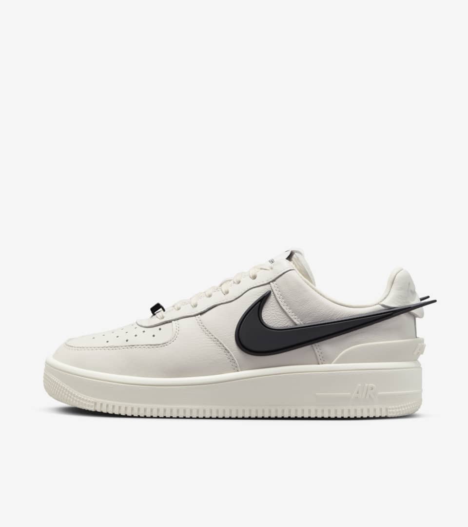 Nike Air Force 1 Low x Ambushメインカラーホワイト