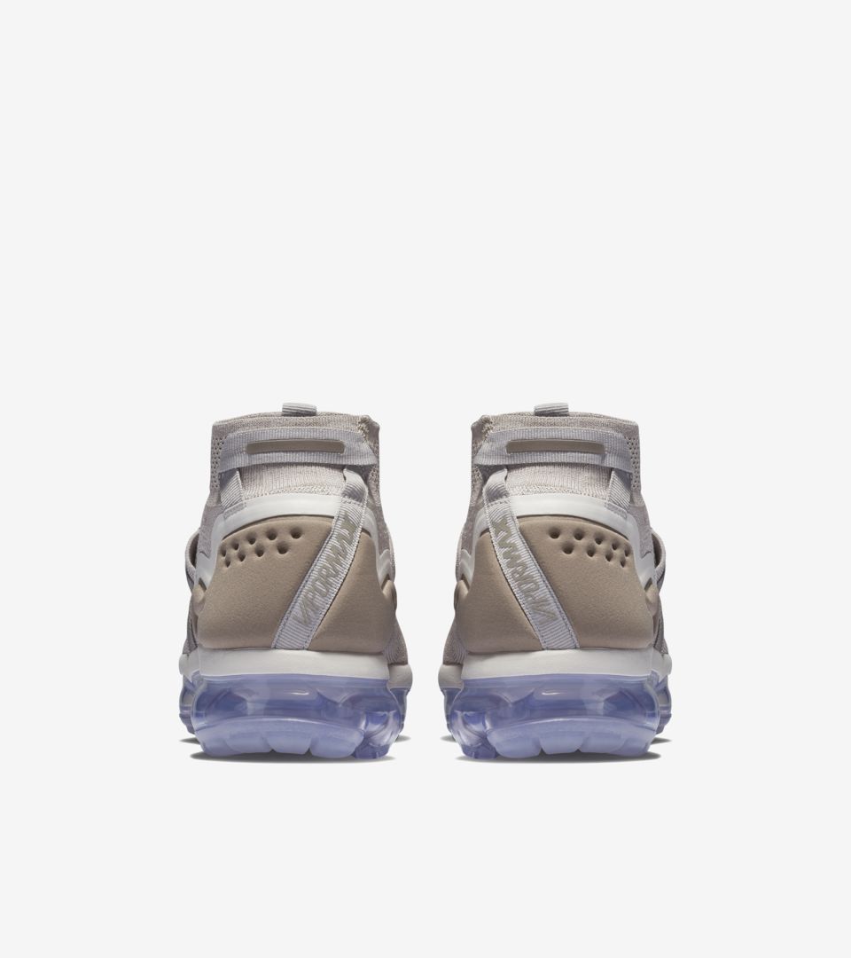 Nike flyknit best sale utility vapormax