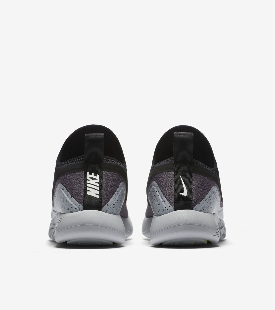 Nike LunarCharge Essential Dust'. SNKRS BE