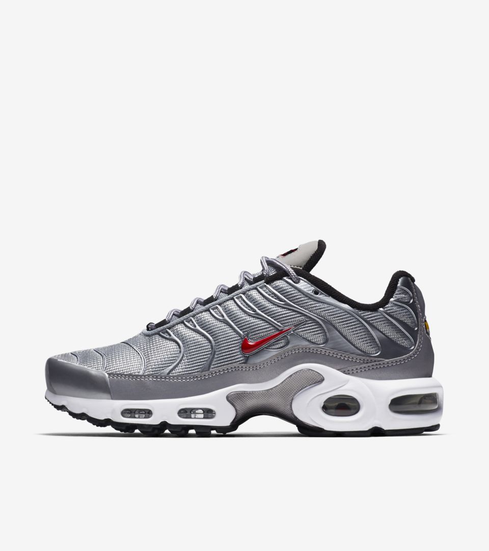 Nike air max on sale plus white metallic silver