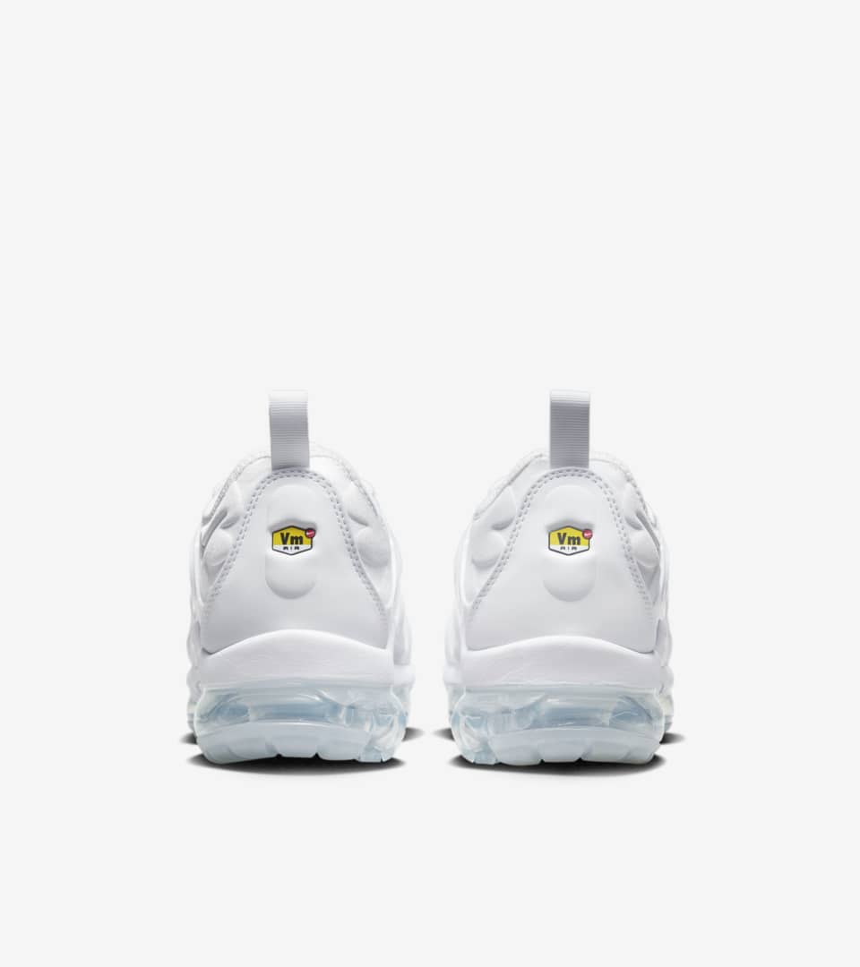 nike air vapor max plus white