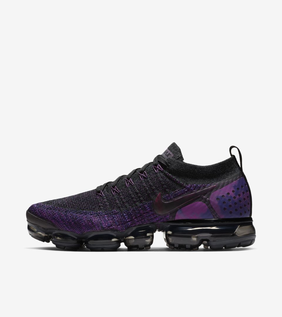 black and purple nike sneakers