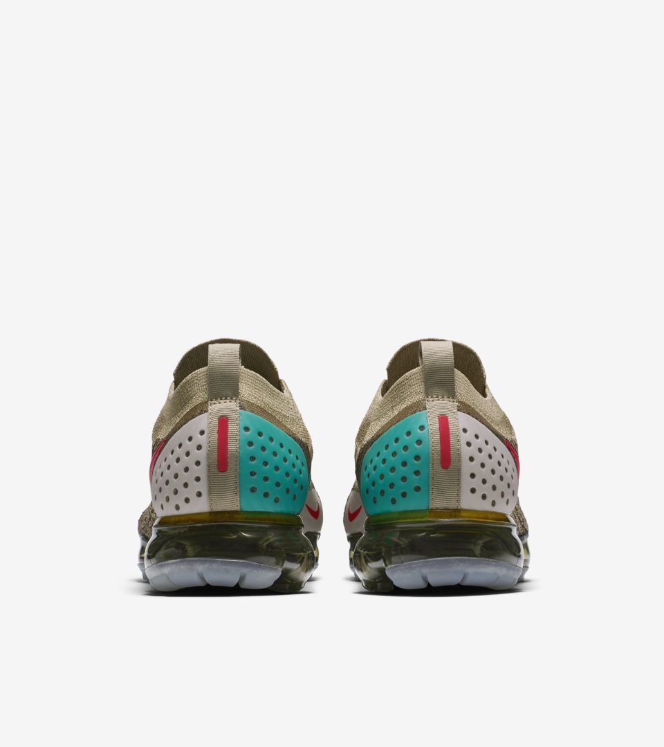 air vapormax moc 2 neutral olive habanero red