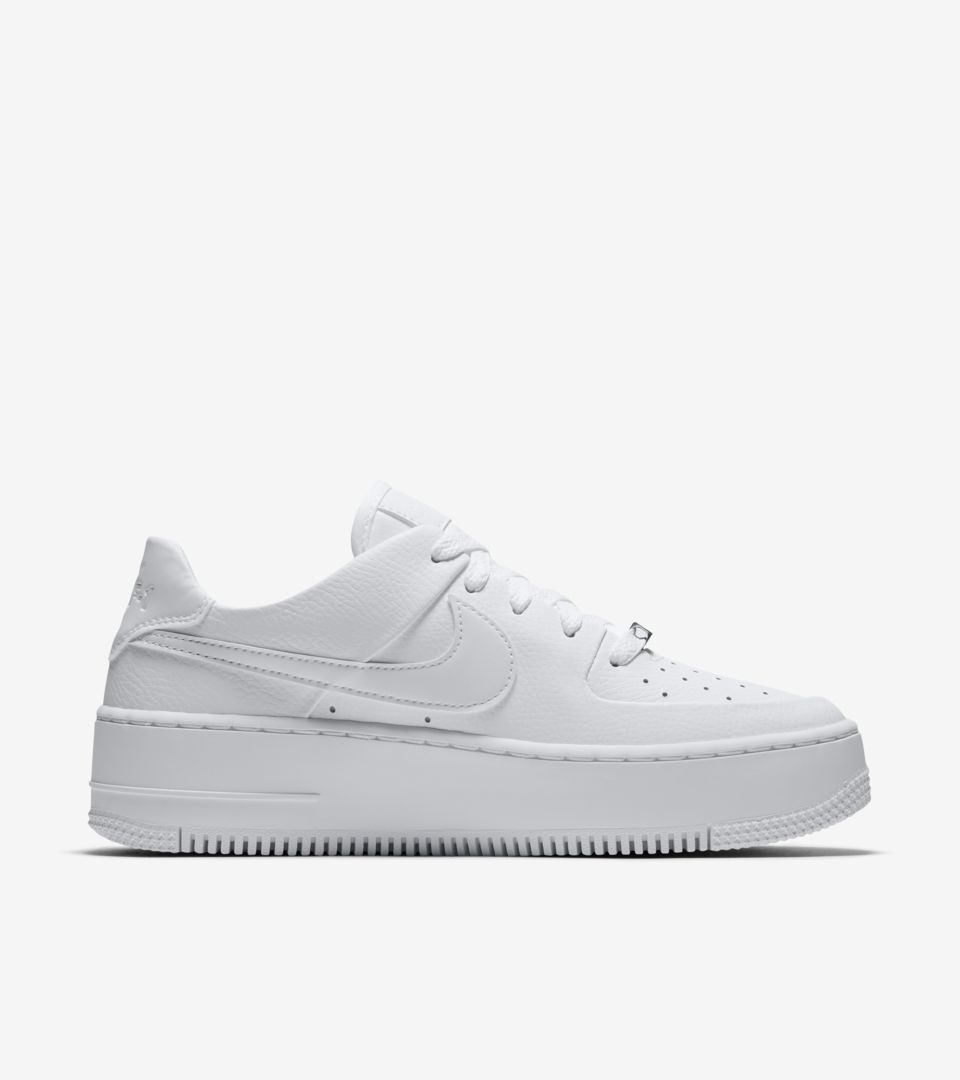 story Characterize holy NIKE公式】ナイキ レディース エア フォース 1 セージ LOW 'White' (AR5339-100 / WMNS AIR FORCE 1  SAGE LOW). Nike SNKRS JP