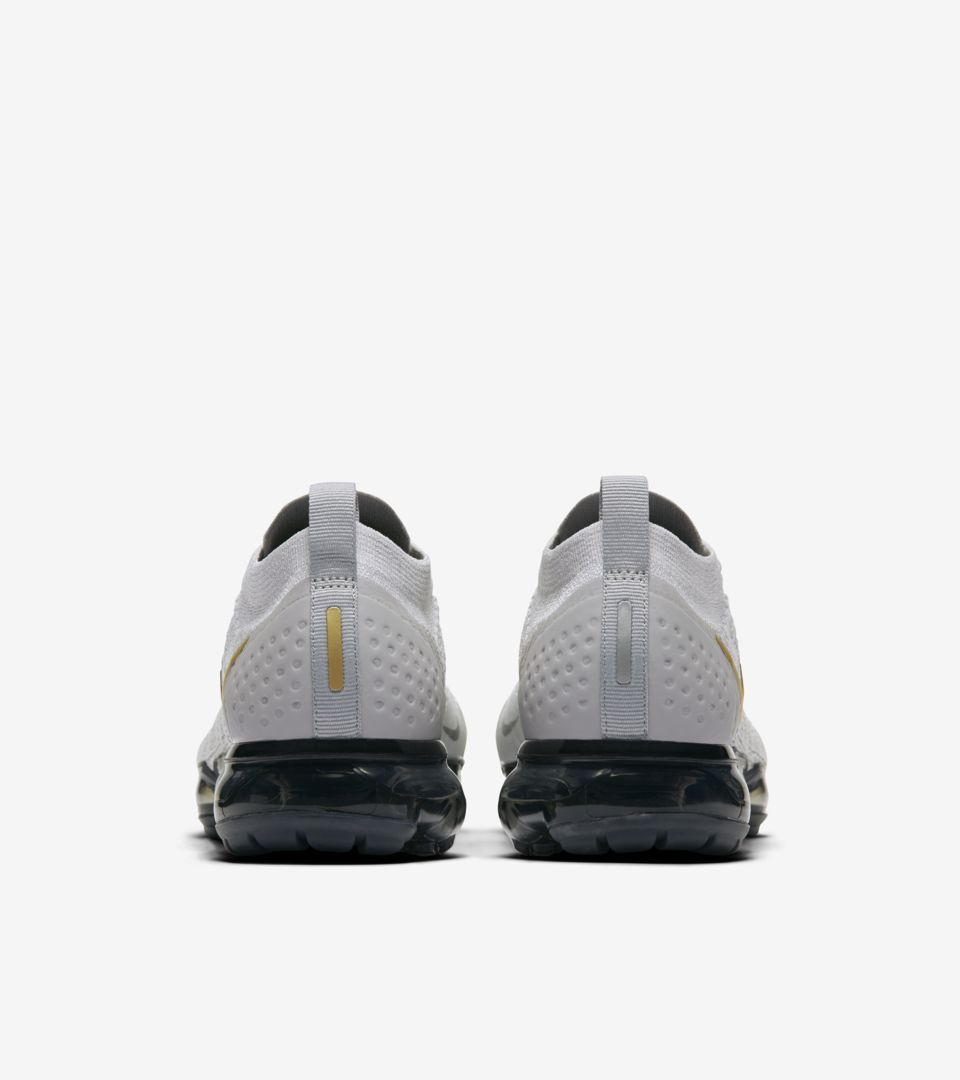 NIKE公式】レディース エア ヴェイパーマックス フライニット 2 'Vast Grey and Pure Platinum and  Metallic Gold' (942843-010 / WMNS AIR VAPORMAX FLYKNIT 2). Nike SNKRS JP