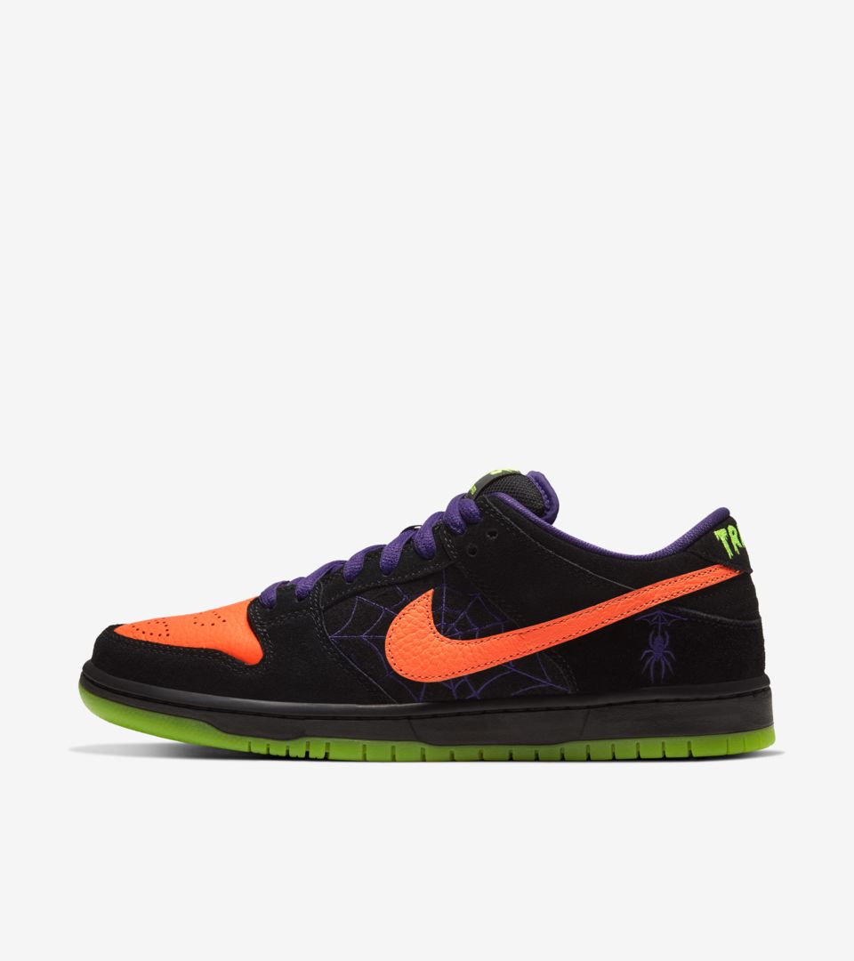 Halloween store nike sb