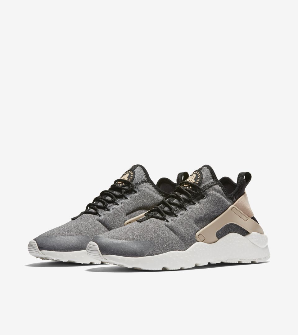 Women's Nike Air Huarache Ultra SE 'Black & Vachetta Tan