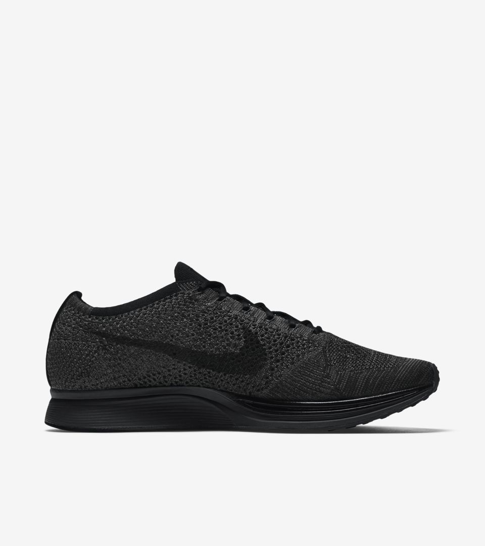 Nike Flyknit Racer Black\nTriple Blackご確認お願いします