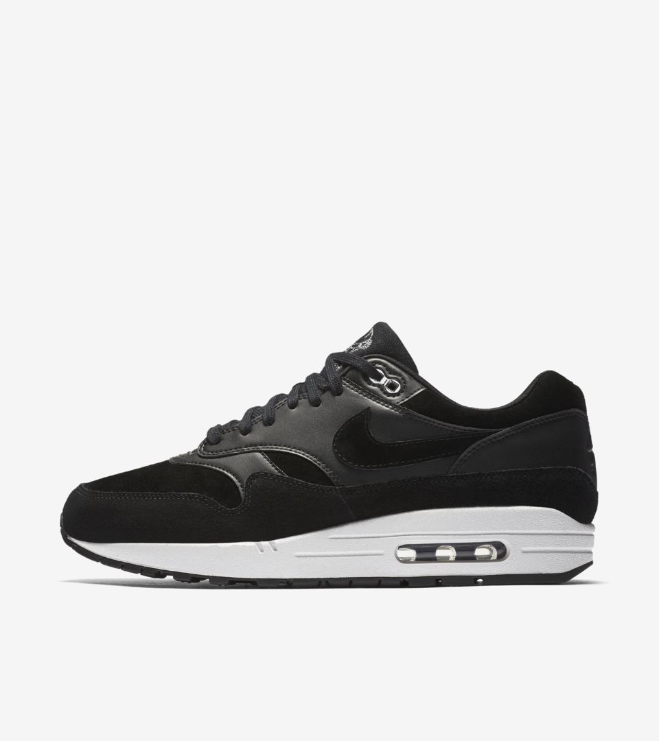 black air max 1 white sole