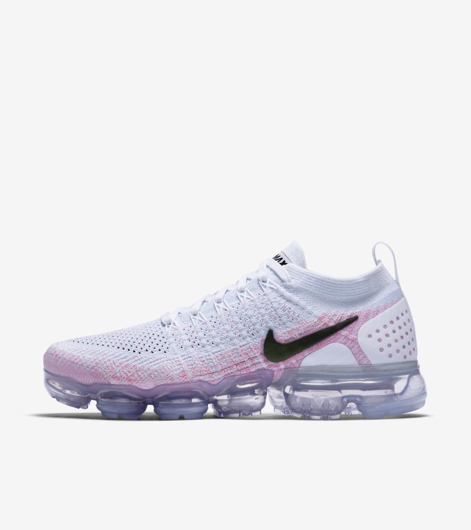 white nike flyknit womens