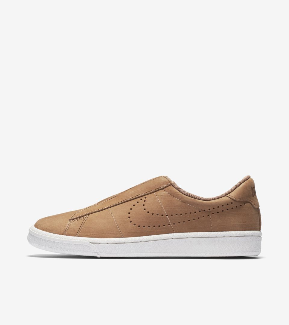 Women's Nike Classic Ease 'Dusted Clay'. Nike SNKRS