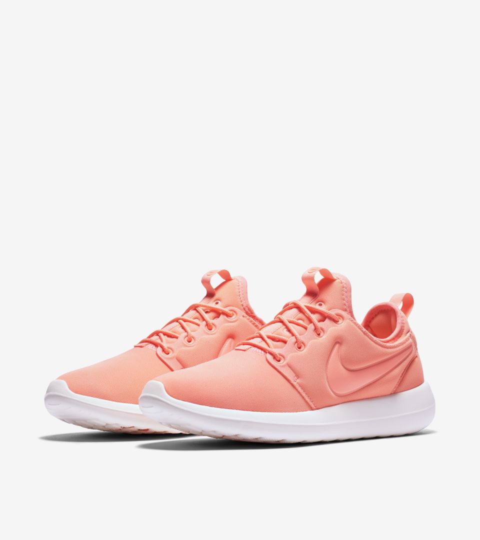 Nike Roshe 2 'Atomic Pink'. Nike SNKRS