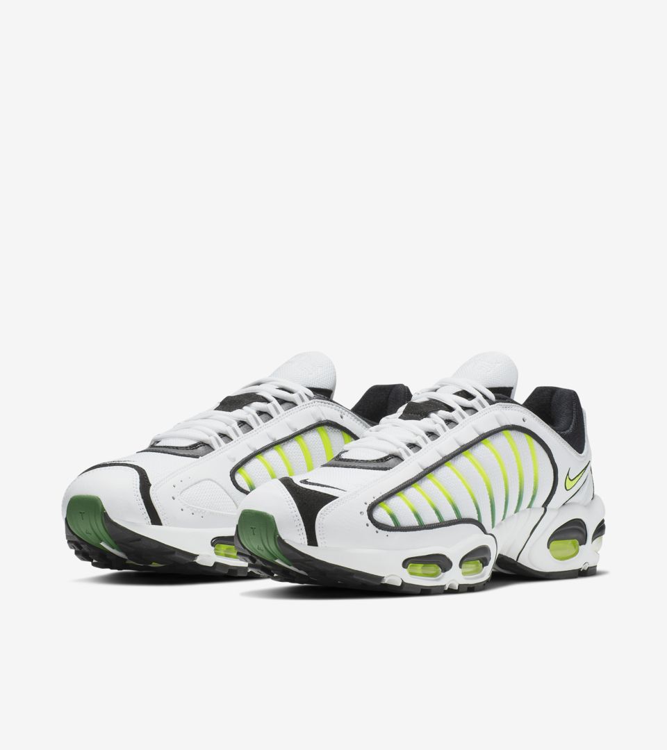 Air Max Tailwind IV 'OG' Release Date. Nike SNKRS يركض