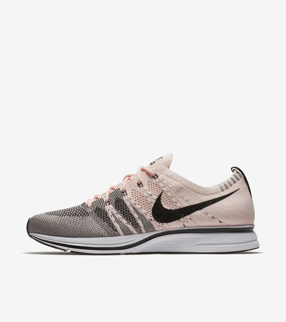 flyknit trainer pink