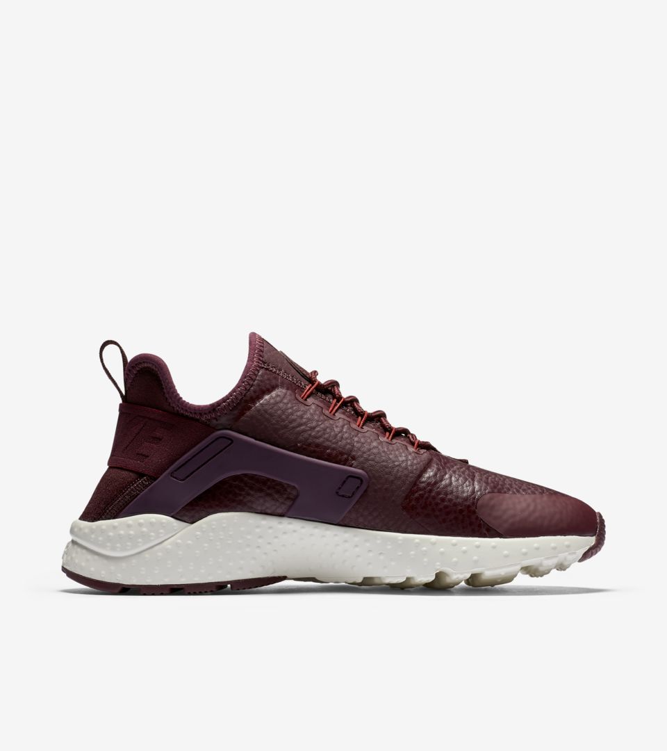 nike air huarache run ultra se burgundy