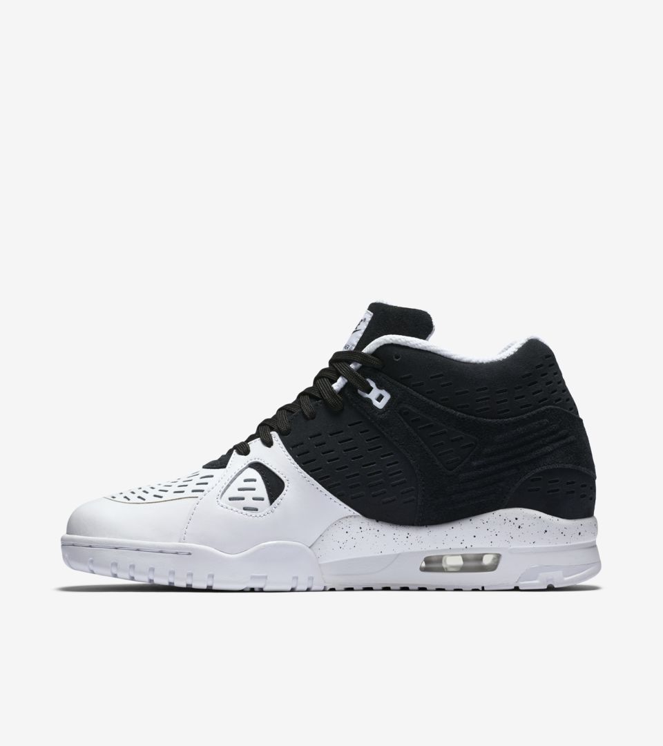 nike trainers black and white
