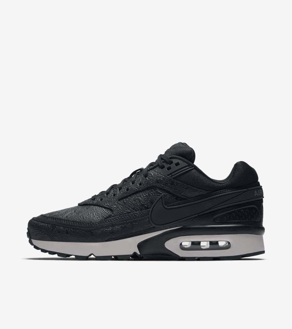 Women's Nike Air Max Thea Premium 'Triple Black'. Nike SNKRS