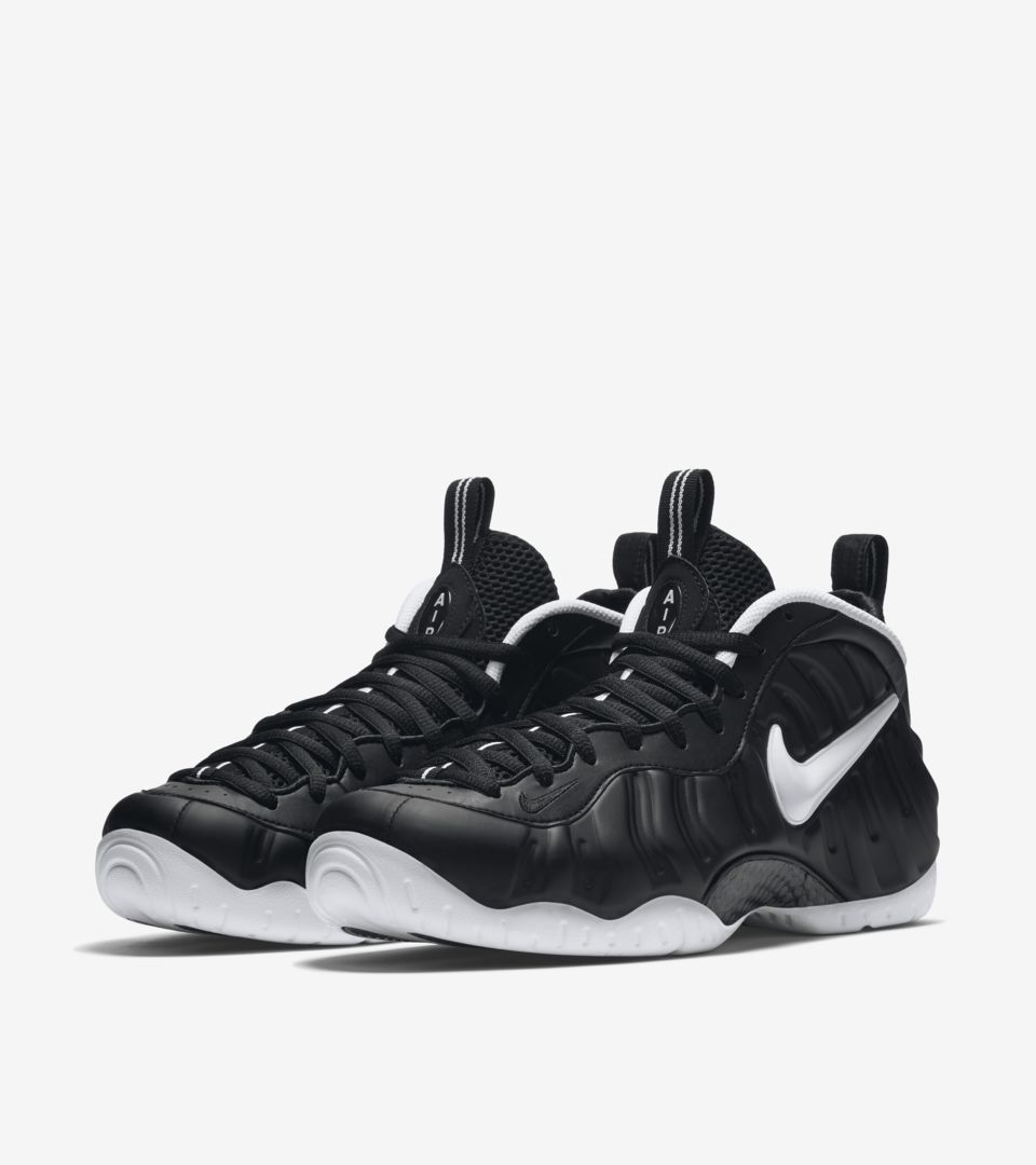 nike air foamposite black and white