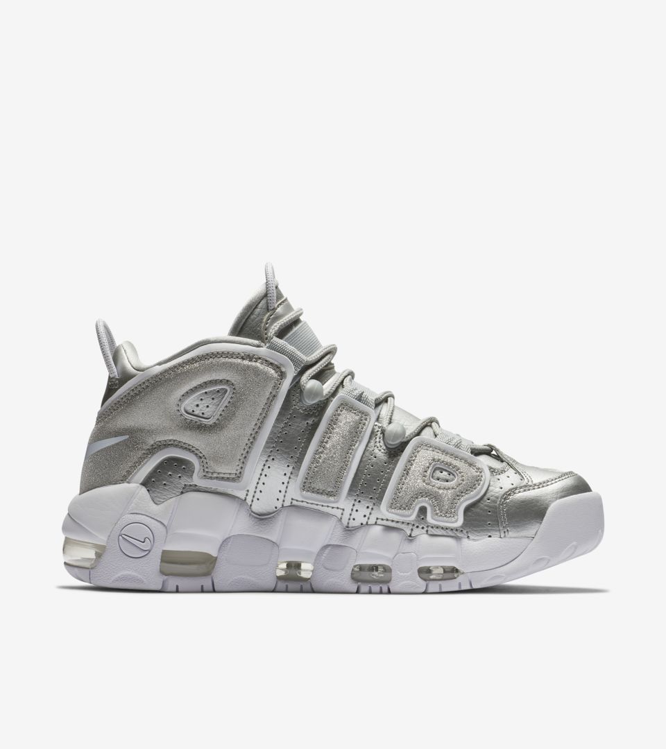 nike air more uptempo womens black and white