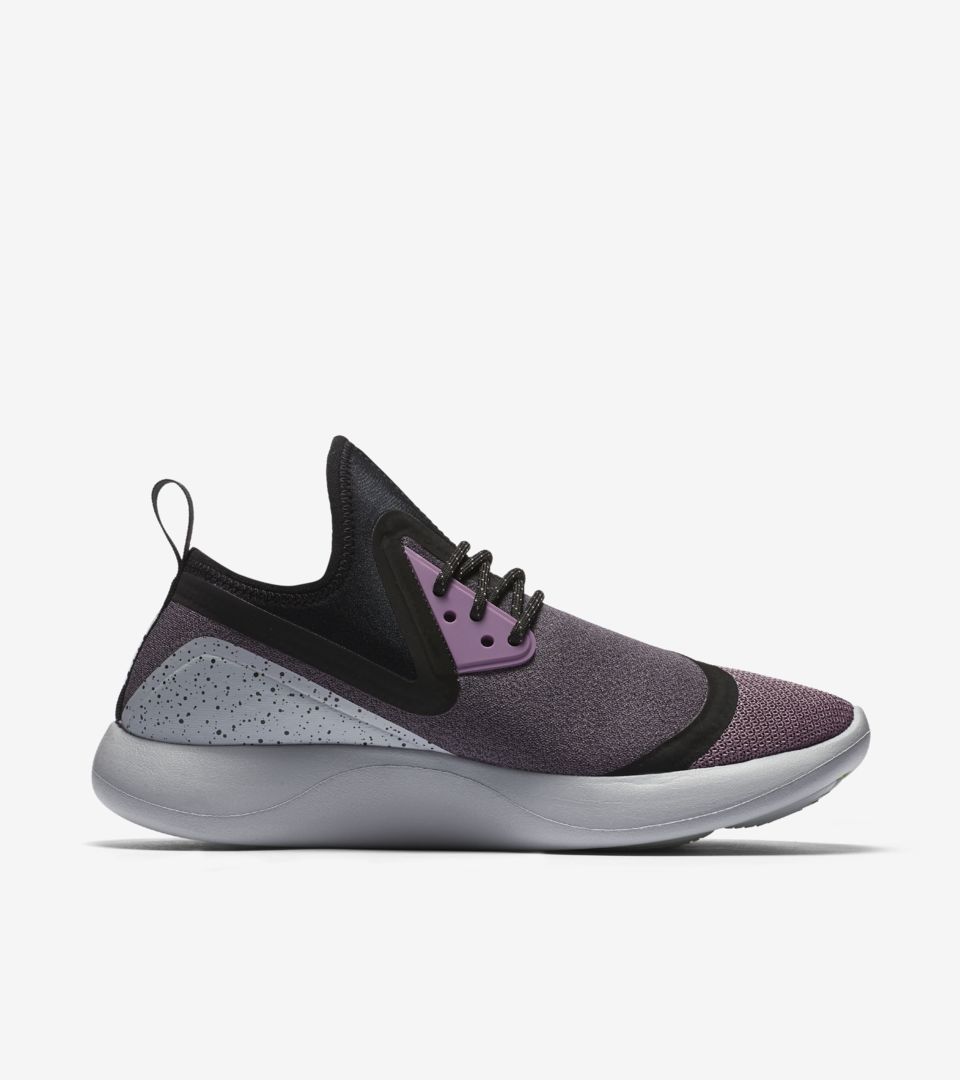Shipley Broers en zussen Bespreken Nike LunarCharge Essential 'Violet Dust' voor dames. Nike SNKRS NL