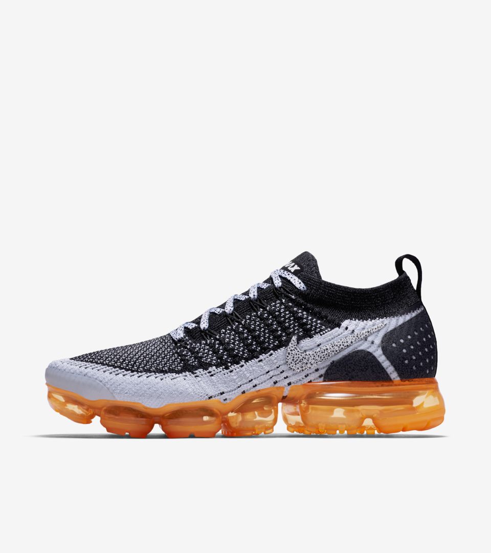 NIKE公式】ナイキ エア ヴェイパーマックス フライニット 'Black and White and Total Orange'  (942842-106 VAPORMAX FLYKNIT 2). Nike SNKRS JP