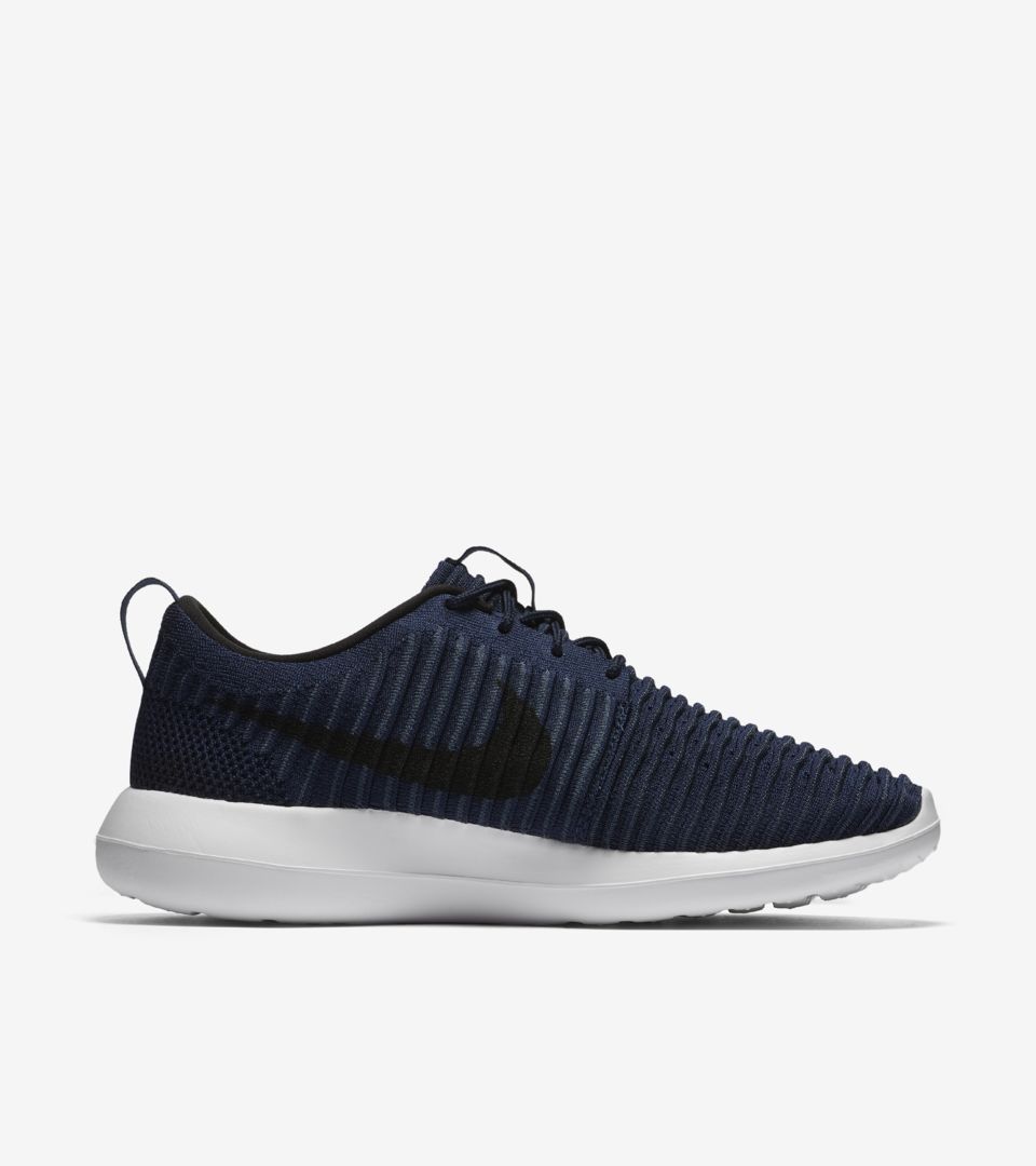 Nike Roshe 2 Flyknit 'College Navy & White'. Nike SNKRS