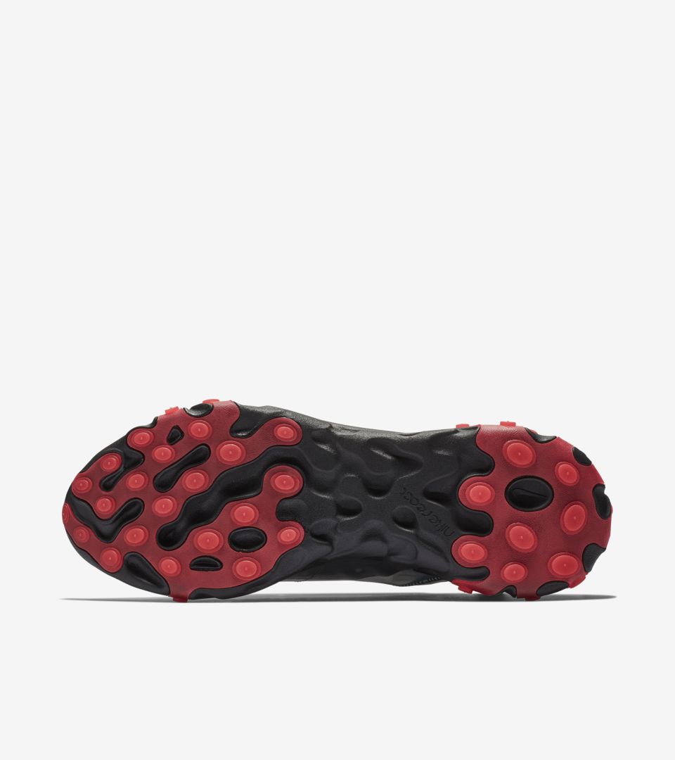 black and red nike element