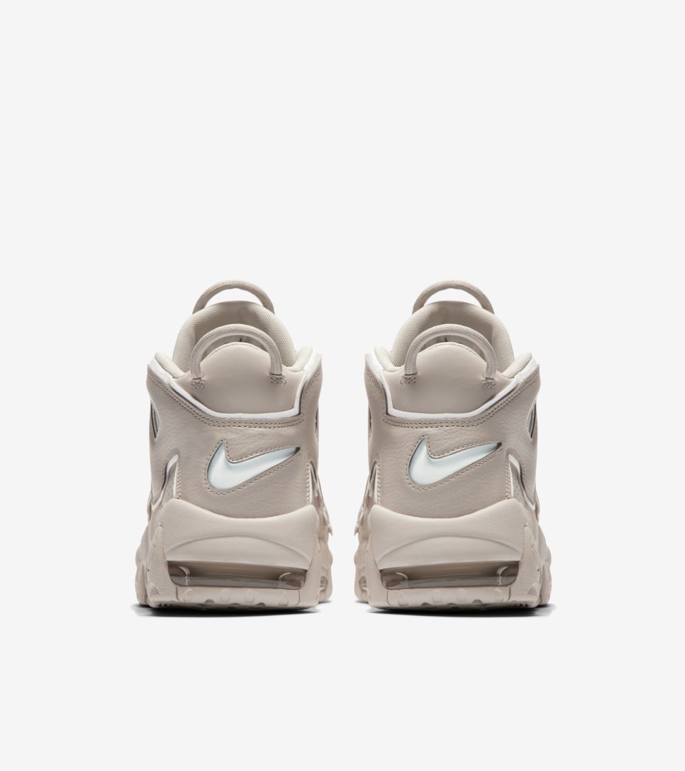 ナイキ エア モア アップテンポ '96 'Light Bone'. Nike SNKRS JP