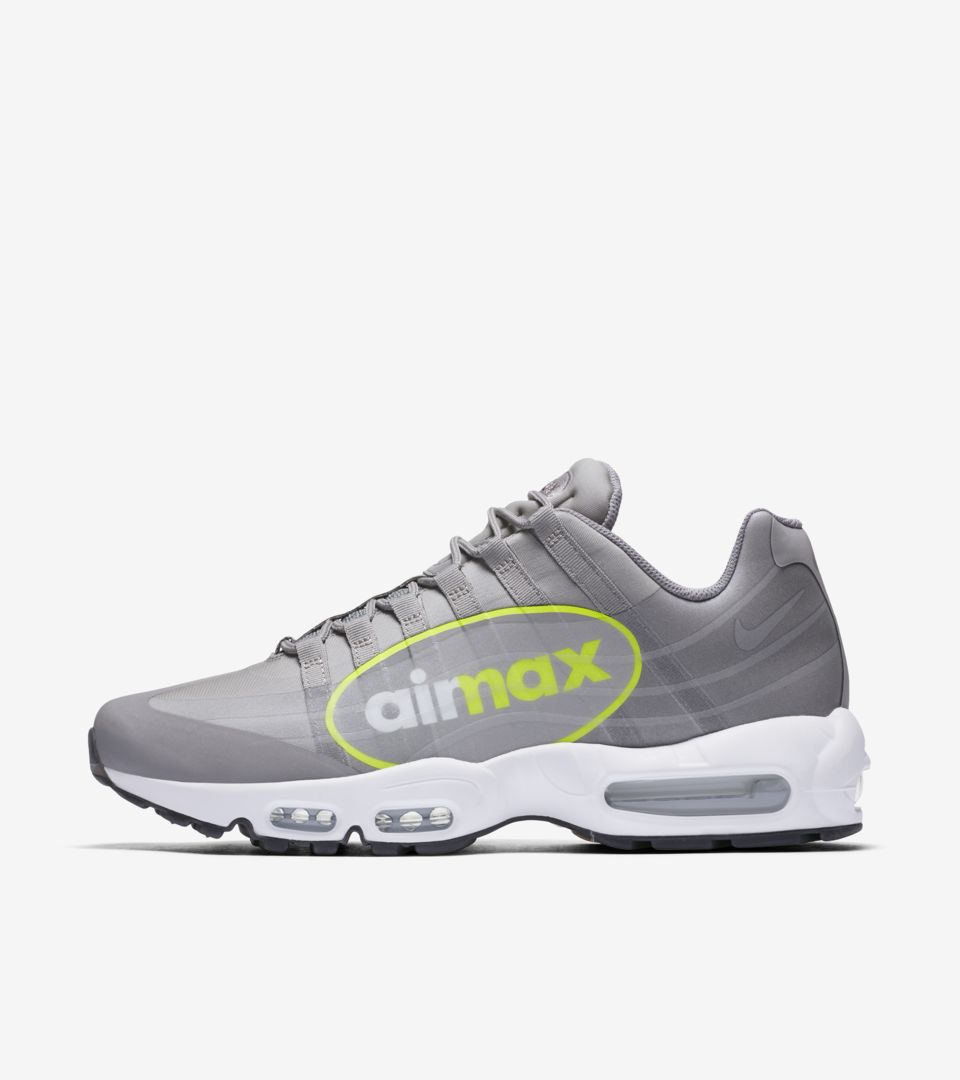 Nike air max big shops logo