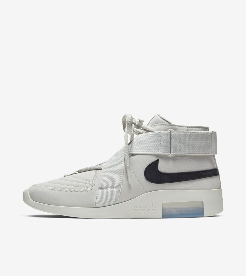 【NIKE公式】ナイキ エア フィア オブ ゴッド レイド 'Light Bone' (AT8087-001 / NIKE AIR FEAR OF  GOD RAID)