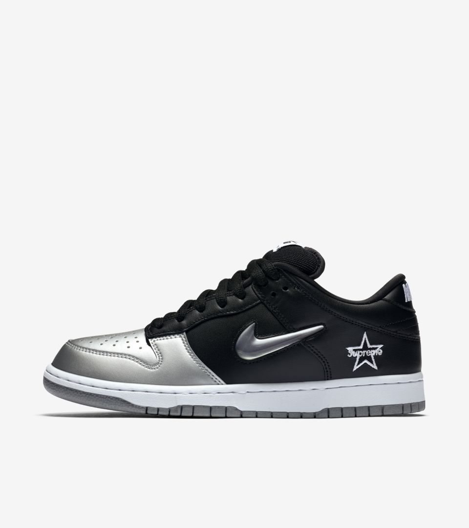 Black and silver nike dunks hotsell