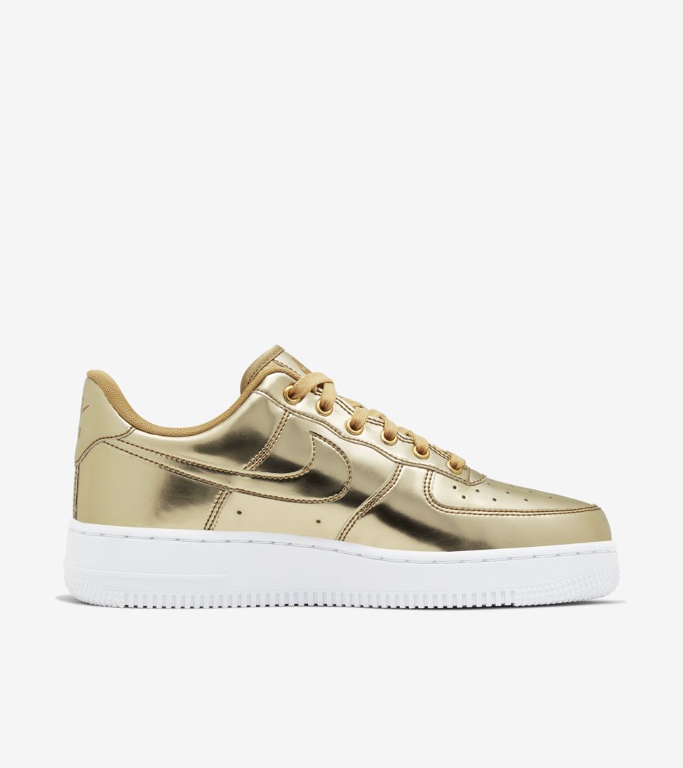 NIKE公式】レディース エア フォース 1 メタリック 'Gold' (CQ6566-700 / W AF 1 SP). Nike SNKRS JP