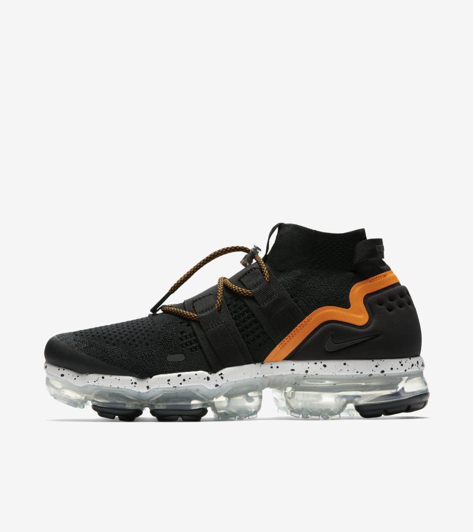 Air vapormax black and orange discount