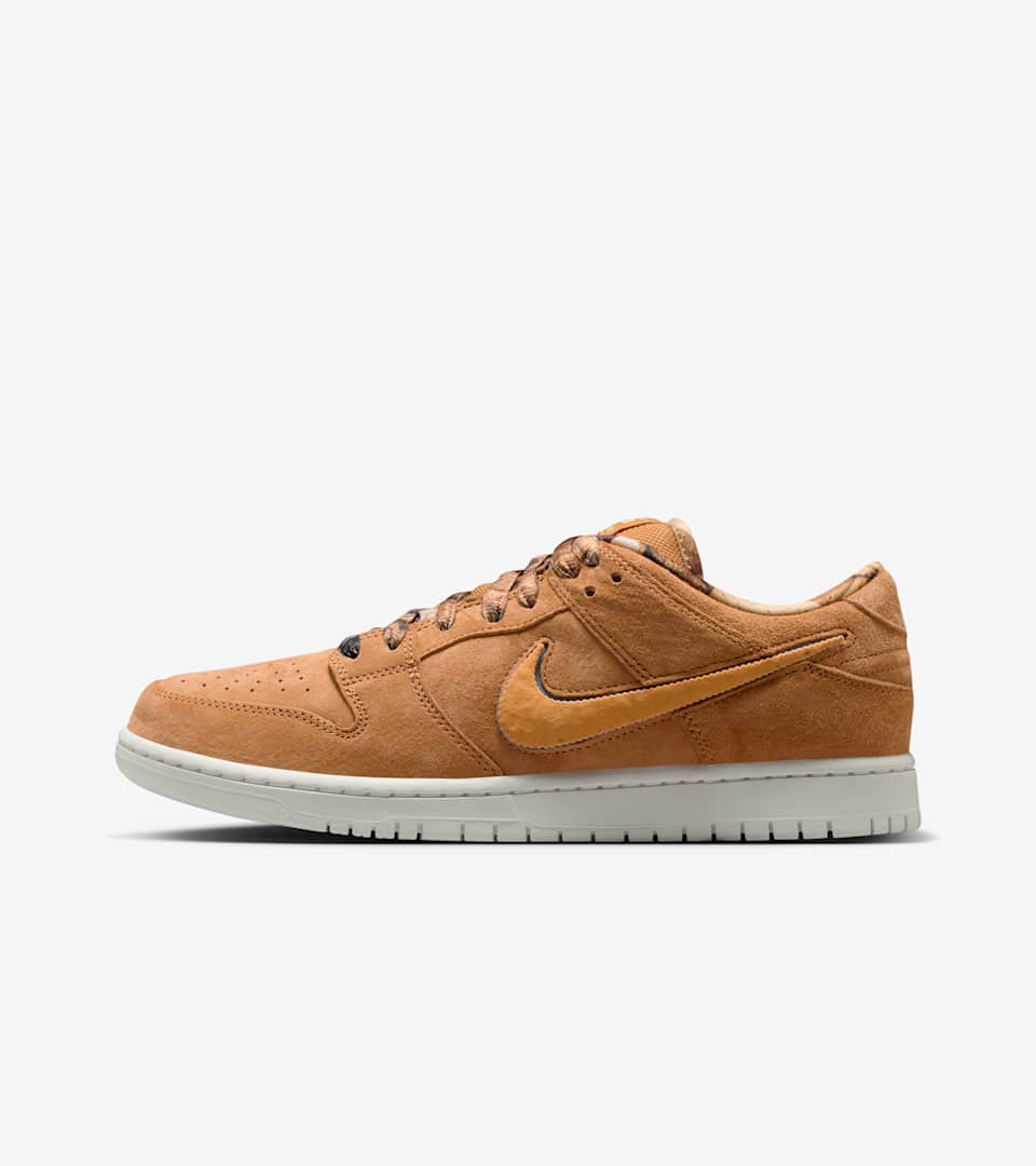 NOTE Manchester x Nike SB Dunk Low “Flax and Summit White”