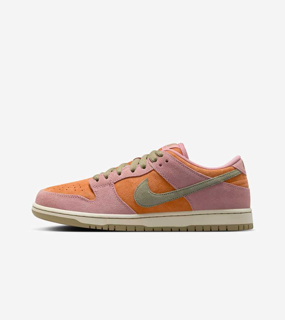 Nike SB Dunk Low Pro “Red Stardust and Monarch”