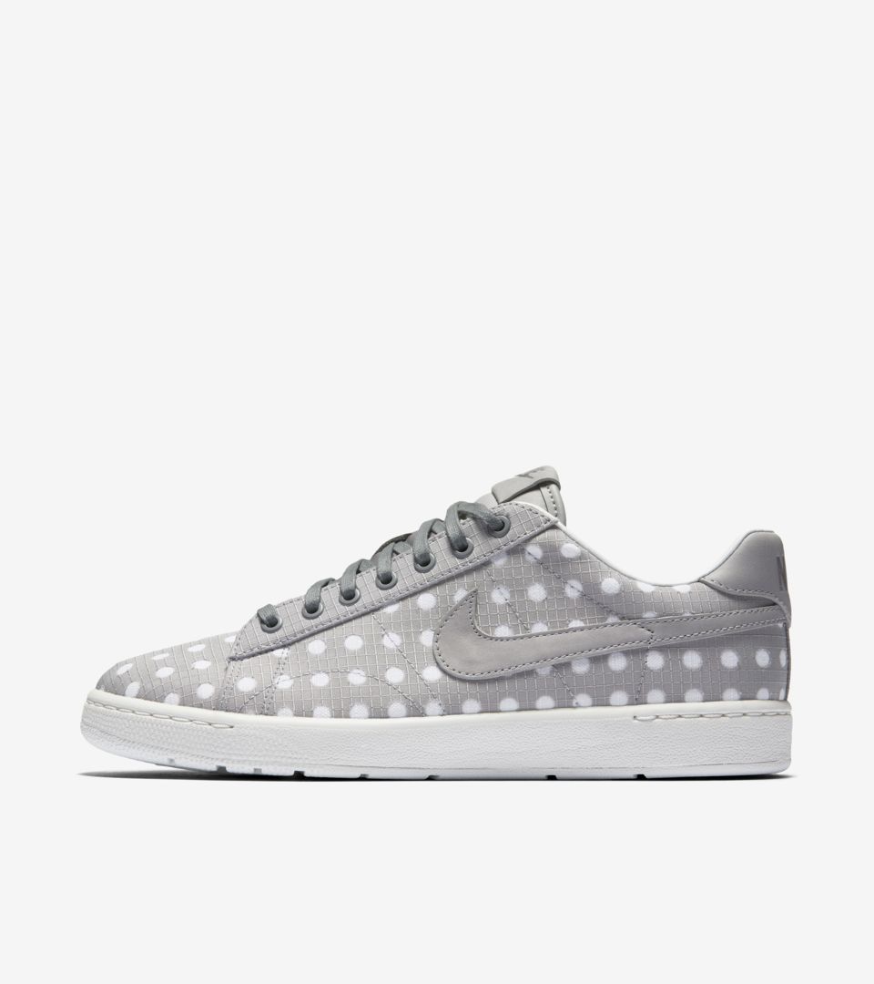 WMNS NIKECOURT TENNIS CLASSIC ULTRA