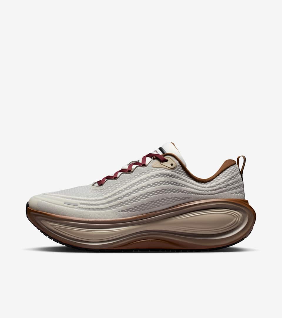 Vomero Plus “Sail and Baroque Brown”