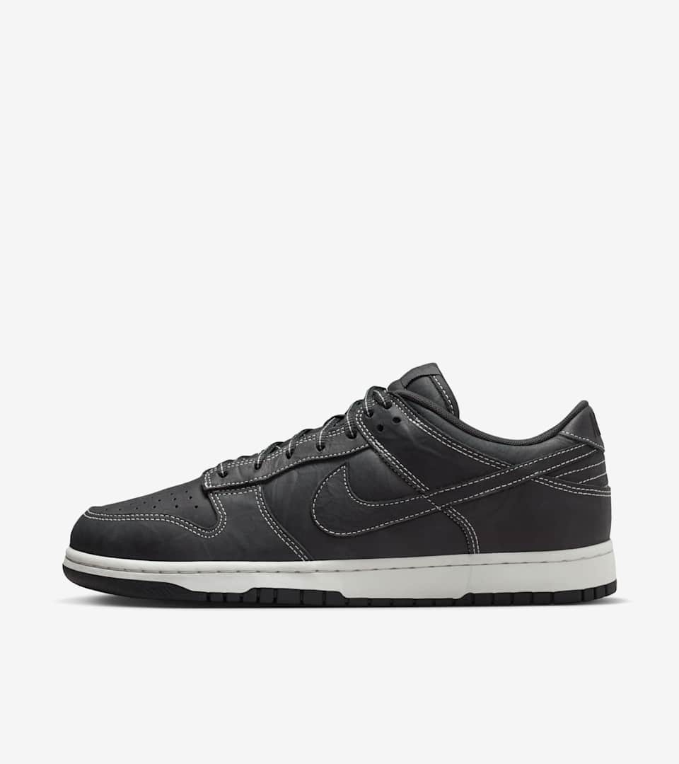 Dunk Low “Off Noir and Summit White”