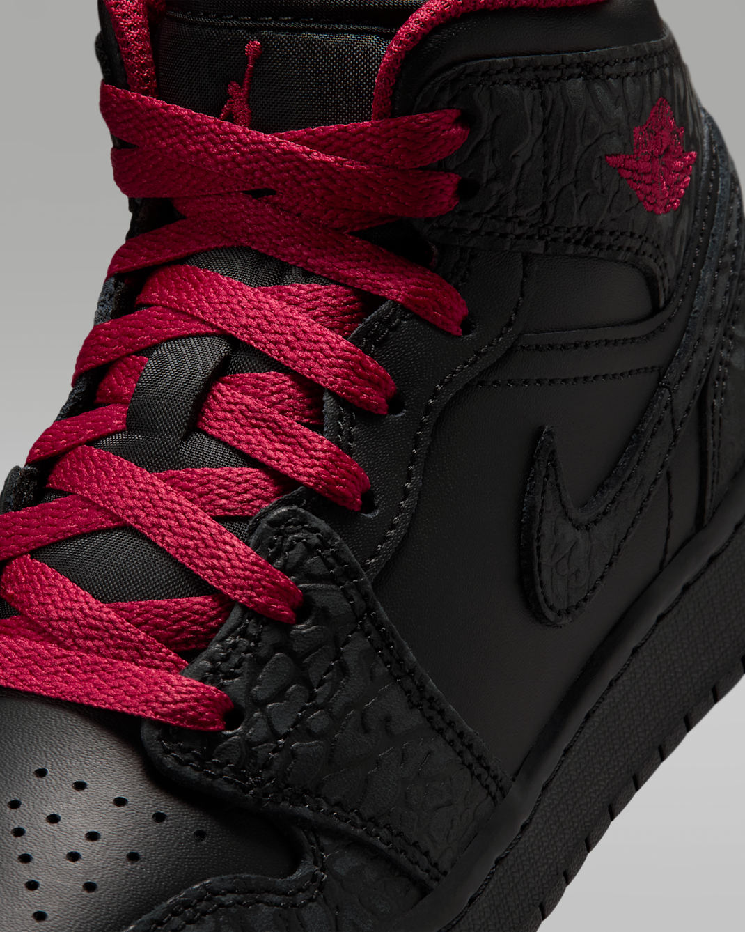 Air Jordan 1 Mid SE Big Kids' Shoes