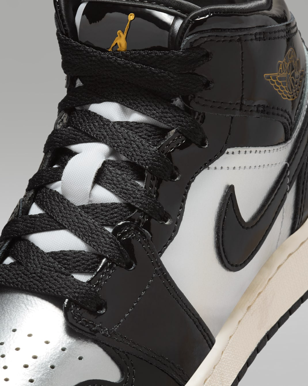 Air Jordan 1 Mid SE Big Kids' Shoes