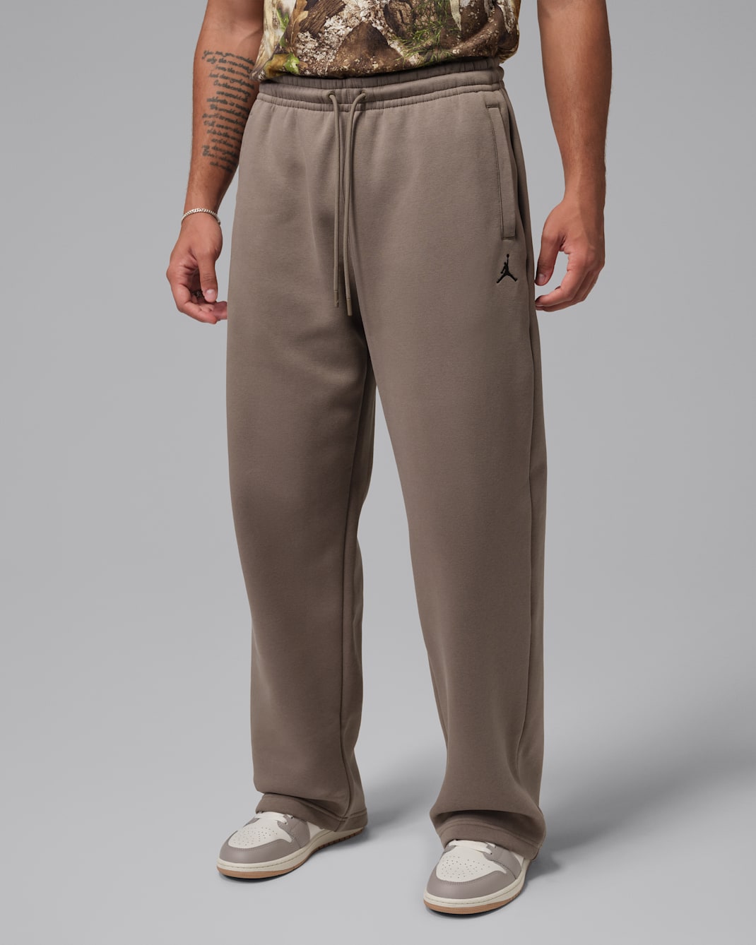 Jordan Brooklyn Fleece Men's Oversized Open-Hem Trousers - Olive Grey/Black