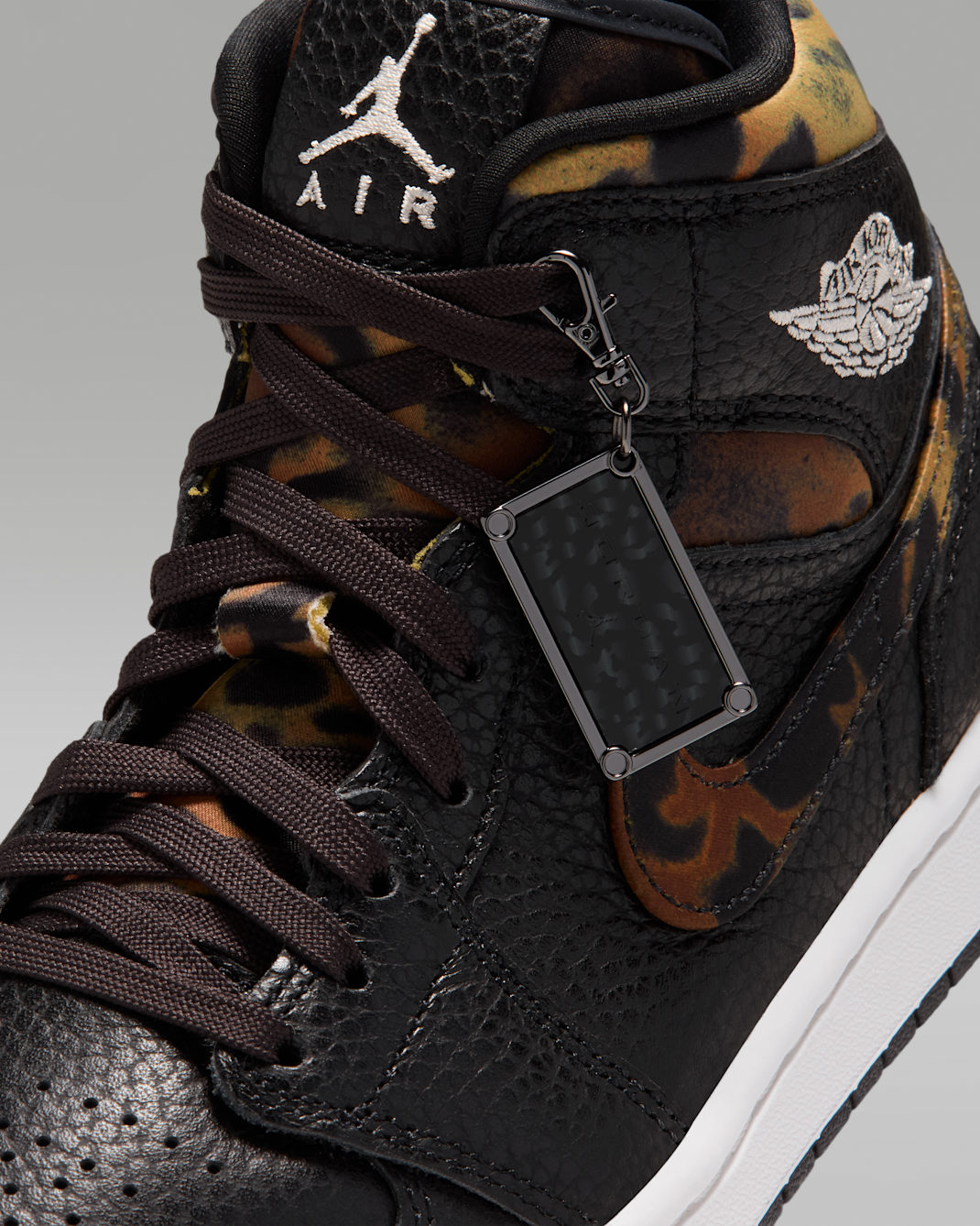 Air Jordan 1 Mid SE Women's Shoes